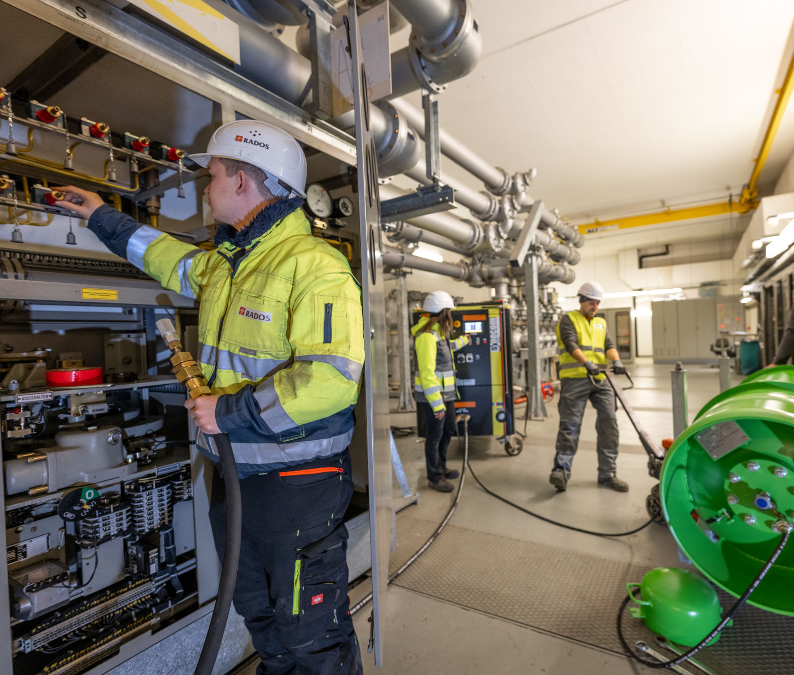 Fachgerechte Absaugung und Recycling von SF6-Gas